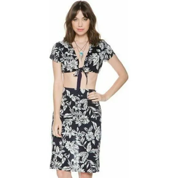 Swell Women's Palmia Floral Navy Blue Tie Front Crop Top Size S M L - Picture 4 of 11